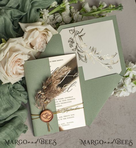 Announce your wedding in style with our Sage Green Mirror Gold Acrylic Wedding Invitations: Elegant Garden Wedding Cards with Pampas Grass. These invitations beautifully blend contemporary design with timeless elegance, making them perfect for your special day. Luxurious Mirror Gold Accents The standout feature of these invitations is the luxurious mirror gold accents. The mirror gold detailing adds a touch of opulence, catching the light beautifully and creating a stunning visual effect. This Sage Green Mirror, Boho Style Wedding Invitations, Acrylic Wedding Invites, Gold Wedding Invitations Elegant, Honey Jar Wedding Favors, Elegant Garden Wedding, Wedding Guest Book Table, Wedding Invitations Elegant, Wedding Invitations Uk