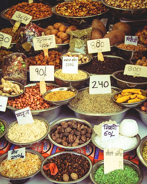 Spice market, Chandni Chowk. New Delhi, India. Photography by Neha Gupta. Delhi Chandni Chowk, Old Delhi, Spice Market, Chandni Chowk, Travel Project, Cool Illusions, Food Retail, Fresh Spices, India Photography