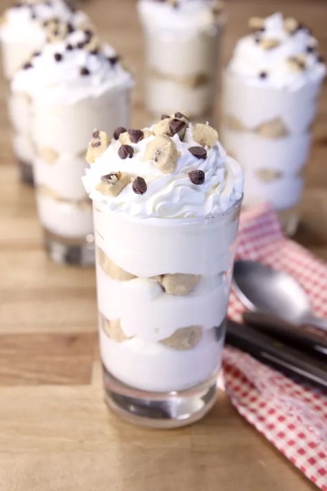 Cookie Dough Parfait, Cookie Dough Dessert Cups, Cookie Dough Mousse, Cheesecake Shooters No Bake, No Bake Cookie Dough Cheesecake, Trifle Cups, Cookie Dough Desserts, Dessert Shooters Recipes, Edible Chocolate Chip Cookie Dough