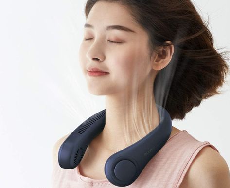 A novel neck fan that can send the wind without waving your hands by simply placing it on your neck.Designed without wings, it can be used safely by children and the elderly. With 78 air outlets around the neck, it can be used for the entire face around, which products enough air to keep you cool always. It is also ideal as a companion for working in hot weather. Neck Coolers, Portable Neck Fan, Bladeless Fan, Headphones Design, Neck Fan, Fan Portable, Outdoor Fan, Personal Fan, Desk Fan