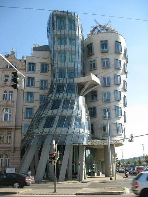 45 Of The Most Famous Buildings In The World That Are Known For Their Unconventional Architectural Structure Weird Houses, Architecture Cool, Dancing House, Architecture Unique, Unusual Buildings, Awesome Architecture, Unusual Homes, Famous Buildings, Frank Gehry