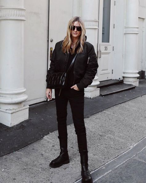 Top 20 Instagram influencer outfits of the week Bottega Veneta Boots, Combat Boot Outfit, Minimal Wardrobe, Weekly Outfits, Influencers Fashion, Fashion Top, All Black Outfit, Chunky Boots, Tom Cruise