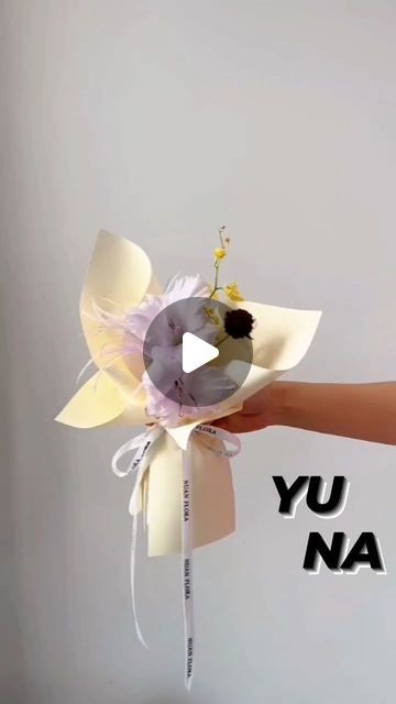 Yuna Flower on Instagram: ""Discover three quick and beautiful ways to wrap a small bouquet using just one type of paper! Learn how to creatively and simply prepare your flowers for a perfect gift presentation in this video."🌹⚘️💐

#MelbourneFlorist 
#MelbourneFlowers
#FlowersMelbourne 
#MelbourneFlowerShop
#FloristMelbourne 
#BouquetsMelbourne 
#MelbourneWeddingFlowers
#MelbourneFloralDesign 
#MelbourneFlowerDelivery 
#MelbourneEventsFlorist 
#LuxuryFlowersMelbourne 
#CorporateFlowersMelbourne 
#FlowerArrangementMelbourne 
#MelbourneFlowerMarket 
#MelbourneGardens 
#YunaFlower
#DeliveryOnline
#FlowerWrappingTutorial" How To Wrap A Mini Bouquet, Wrapping Small Bouquets, Small Bouquet Wrapping Tutorial, How To Make Mini Bouquet Wrap, Wrapping Mini Bouquets, Corporate Flowers, Paper Bouquet, Small Bouquet, Floral Supplies