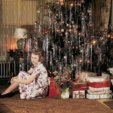 Christmas Aesthetic Vintage, Christmas Tree Illustration, Christmas Pictures Vintage, Images Noêl Vintages, Vintage Christmas Photos, Vintage Christmas Images, Christmas Tree Inspiration, What Is Christmas, Vintage Tree