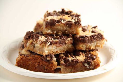 Staceys Stove: Magic Cookie Bars...I think we used to call them Dolly Madison cookies Dolly Madison Bars, Dolly Madison, Breakfast Cakes, Magic Cookie Bars, Popular Cookies, Magic Bars, Yummy Deserts, Comfort Desserts, Dessert Aux Fruits