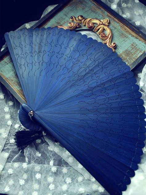 Penyimpanan Makeup, Chinese Fans, Antique Fans, Color Celeste, Kimono Yukata, Vintage Fans, Umbrellas Parasols, Hand Held Fan, Chatelaine