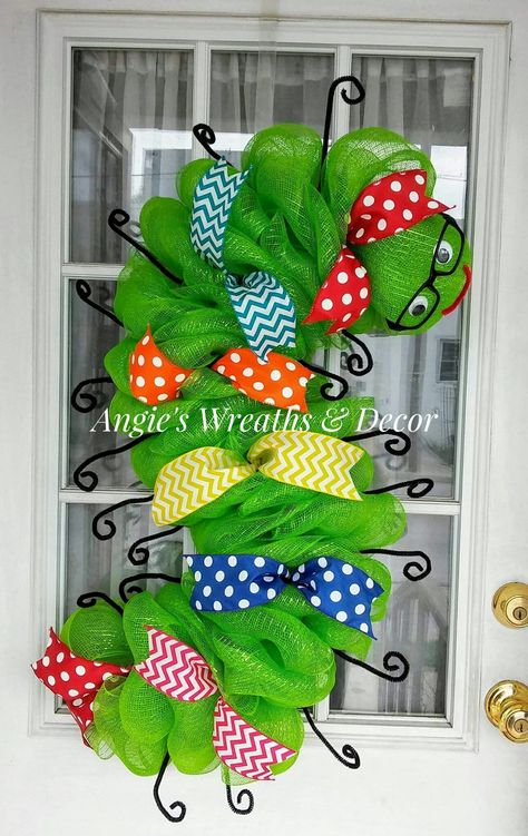 Huge caterpillar wreath! Easter Classroom Door, Back To School Wreath, Classroom Door Ideas, Classroom Wreath, School Wreaths, Easter Classroom, Teacher Wreaths, Mesh Wreath Diy, Wreath Tutorial