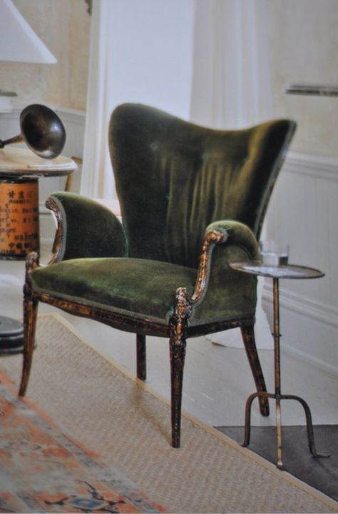 Urban Bungalow, Green Velvet Chair, Coffee Chairs, Velvet Lounge, Ivy House, Love Chair, Antique Sofa, Old Chair, Velvet Chair