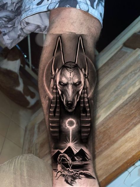 Have you been looking for a tattoo associated with myths and Ancient Egypt? In our article, you will learn who Anubis is and what unique meaning is inherent in this tattoo. Egypt Tattoo Design, Tortoise Tattoo, Scarab Tattoo, Tatoo Dog, Egyptian Eye Tattoos, Geisha Tattoo Design, Gladiator Tattoo, God Anubis, Egyptian Tattoo Sleeve