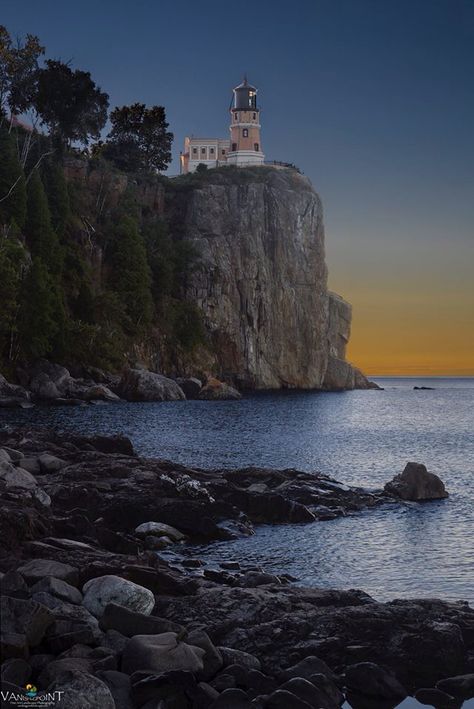 A HIDDEN LIGHTHOUSE ON THE EDGE OF A CLIFF North Shore Minnesota, Edge Of A Cliff, Split Rock Lighthouse, Split Rock, Lighthouse Pictures, Lighthouse Painting, Beacon Of Light, North Shore, On The Edge