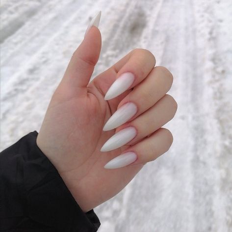 White Nails Stiletto, White Nail Art Designs, White Stiletto Nails, Sharp Nails, Cow Nails, Goth Nails, Simple Gel Nails, White Nail Art, Glass Nails