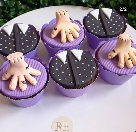 Wednesday Addams Cupcake Ideas, Birthday Snacks, Cupcakes Ideas, Specialty Cake, Mini Donuts, Roll Cake, Amazing Cakes, Donuts, Fondant