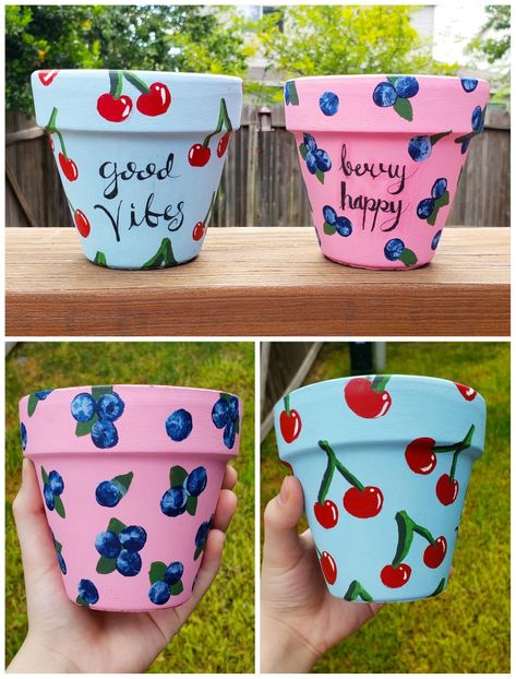 Easy painting idea for your pots to have a bit more color. The blueberries were finger painted! Just grab two shades of blue and dip your finger in both before pressing on the pot Por Painting Ideas, Easy Pot Designs, Small Flower Pots Ideas Paint, Painting Ideas Pots, Pot Panting Design Easy, Painting Ideas On Flower Pots, Flower Pot Painting Ideas Easy, Easy Painted Pots, Planter Painting Ideas Easy Diy