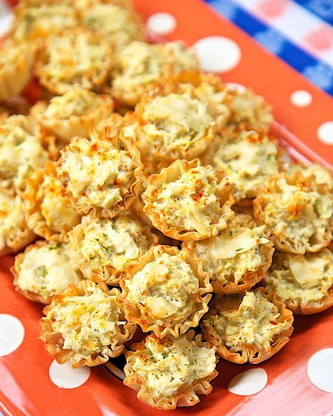 Artichoke Parmesan Bites {Football Friday} | Plain Chicken | Bloglovin’ Parmesan Bites, Make Ahead Appetizers, Plain Chicken, Food Appetizers, Ideas Food, Thanksgiving Sides, Finger Food Appetizers, Holiday Appetizers, Thanksgiving Side Dishes