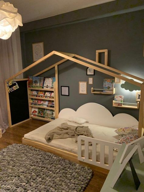 Montessori Baby Bedroom, Camera Montessori, Home Decor Ideas Bedroom, Toddler Boy Room Decor, Decor Ideas Bedroom, Baby Boy Room Decor, Toddler Room Decor, Kids Bedroom Inspiration, Toddler Boys Room