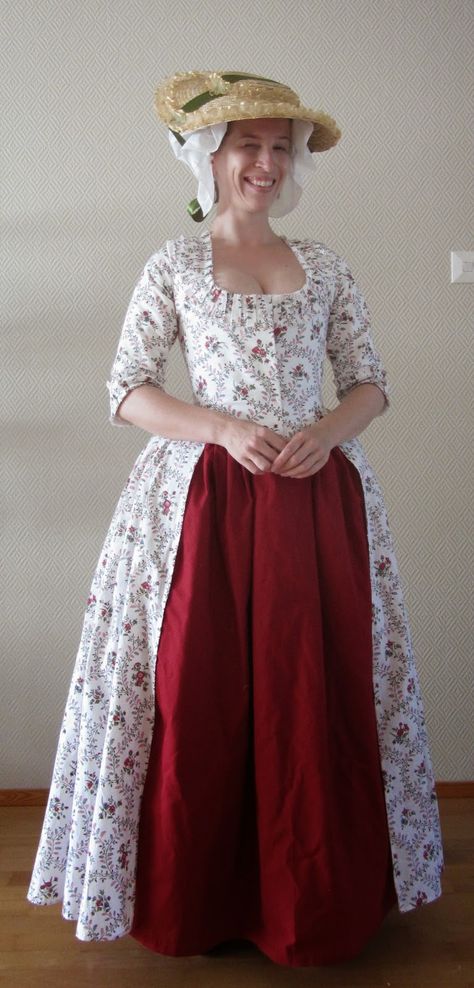 The Shadow of My Hand: Floral robe à l'Anglaise (and new shoes!) 18th Century Colonial Dress, 1700s Colonial Dress, Colonial Clothing, 1770s Fashion, Georgian Dress, 18th Century Dresses, 18th Century Gown, 1700 Fashion, Rococo Dress