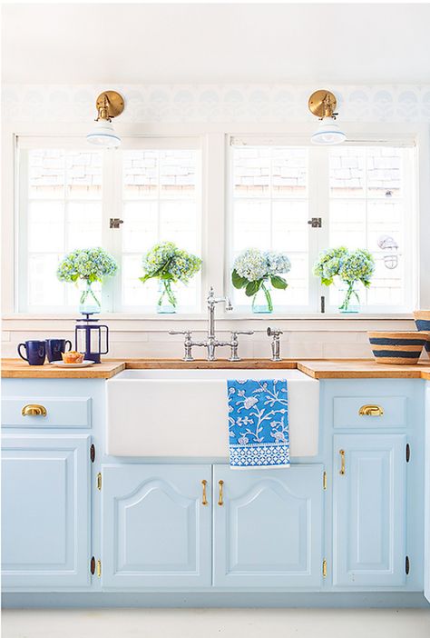 Mint Kitchen, Taupe Kitchen, Light Blue Kitchens, Blue Kitchen Cabinets, Southern Kitchens, Cottages And Bungalows, Blue Hydrangeas, Casa Vintage, Blue Cabinets