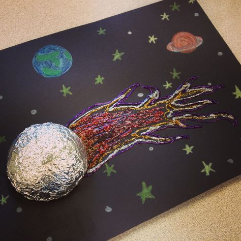 Comet craft: First, have kids use black construction paper with crayons and draw planets and stars. Cut styrofoam balls in half, cover in foil and glue to paper. Use glitter glue pens (or glue with sprinkled glitter) for the tail of comet. Super easy and kids loved it! Comet Craft, Outer Space Crafts, Planet Crafts, Space Preschool, Space Crafts For Kids, Space Week, Alien Crafts, Space Unit, Outer Space Theme