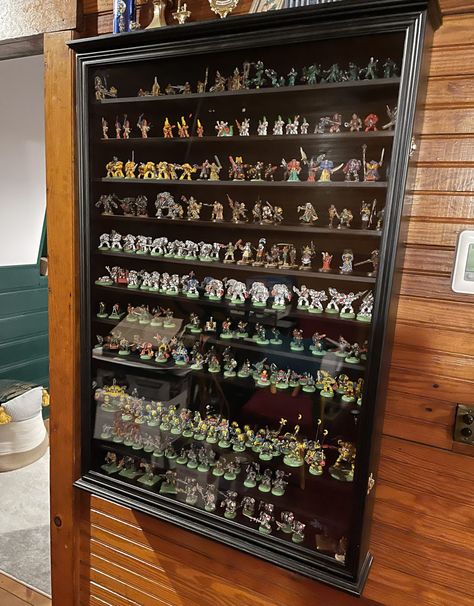 Dnd Room Ideas, Dungeons And Dragons Room, Dnd Room, Board Game Room, Geek Room, Space Art Gallery, Dnd Crafts, Nerd Cave, Dnd Minis