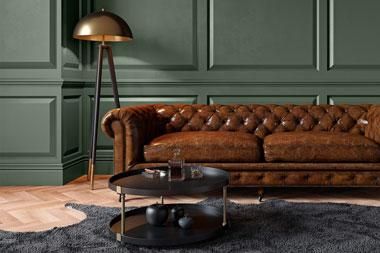 Leather Couch Aesthetic, Dark Brown Sofa Living Room, Couch Aesthetic, Dark Brown Couch Living Room, Brown Sofa Living Room, Brown Couch Living Room, Masculine Interior, Brown Leather Couch, Victorian Living Room