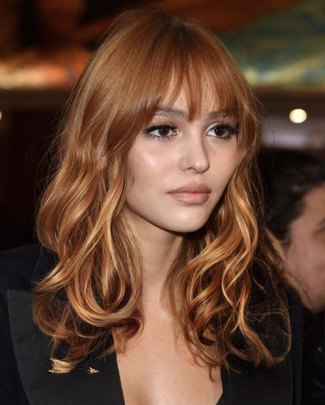 Light Brown With Ginger Highlights, Cowboy Copper Hair Shoulder Length, Ginger 70s Hair, Auburn Hair Color With Bangs, Ginger Hair With Streaks, Auburn Hair With Fringe, Cold Copper Hair, Muted Ginger Hair, Cool Toned Strawberry Blonde Hair