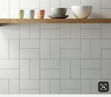 Modern Kitchen Backsplash, White Bathroom Tiles, Pretty Kitchen, Kitchen Splashback, Bathroom Tile Designs, Tile Inspiration, Kitchen Wall Tiles, Kitchen Tiles Backsplash, Metroid