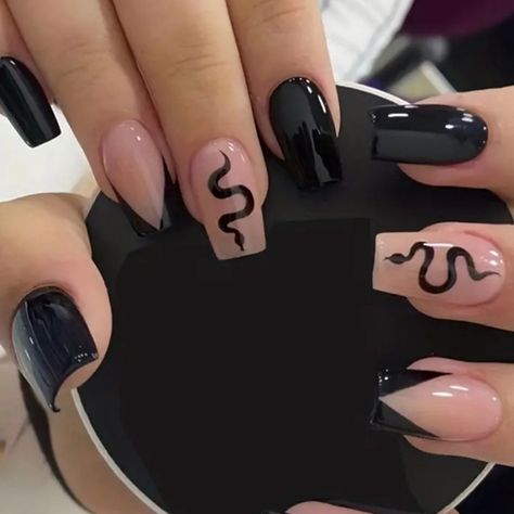 Press on nails College Nails, Seasonal Nails, Black Nail Designs, Nail Swag, Halloween Nail Art, Fall Nail Designs, Artificial Nails, Square Nails, Black Nails