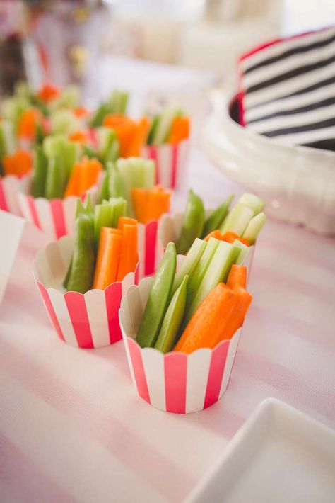 Mary Poppins Second Birthday Party | CatchMyParty.com Mary Poppins Themed Food, Mary Poppins Food Ideas, Mary Poppins Party Food, Mary Poppins Birthday Party, Mary Poppins Birthday, Kids Brunch, Mary Poppins Party, Ward Christmas Party, Health Fair