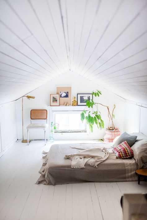 Proof That Rooms With Low Ceilings Don’t Have to be Cramped Attic Low Ceiling, Low Attic Room, Loft Ceiling Bedroom, High Pointed Ceiling Bedroom, Loft Bedroom Low Ceiling, Room With Low Ceiling, Low Ceiling Room, Low Ceilings, Low Ceiling Attic Ideas