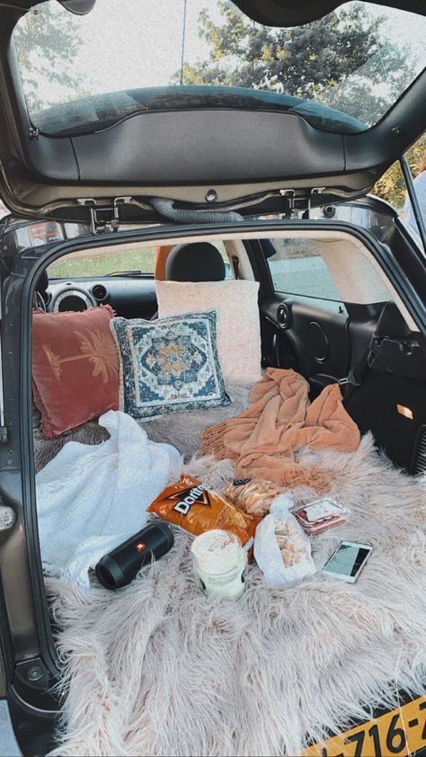 #datenight #bestfriends #goals #car #sunset #summer #happy #views #cosy Trunk Sunset Date, Trunk Aesthetic Car, Comfy Trunk Car, Car Sleeping Ideas, Sleep In Car Aesthetic, Car Sunset Date, Car Trunk Decorating Ideas, Trunk Sleepover, Car Boot Picnic