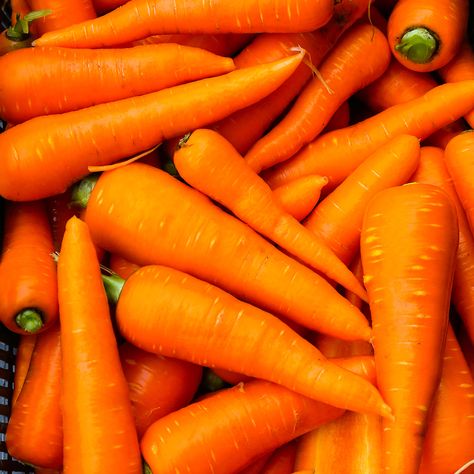 Collagen Vegetables, Foods That Produce Collagen, Colorful Fruits And Vegetables, Orange Vegetables, Collagen Boosting Foods, Multi Colored Carrots, Food Rich In Collagen, Vegetables Pictures, Benefits Of Collagen