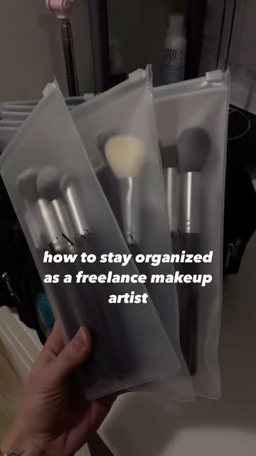 how to stay organized as a freelance makeup artist https://shopmy.us/collections/152047 Make Up Artist Must Haves, Makeup Artist Set Up At Home, Bridal Makeup Artist Tips, Make Up Kit Professional, Makeup Artist Checklist, Makeup Artist Set Up, Makeup Artist Outfit Ideas, Makeup Artist Content Ideas, Makeup Artist Room Ideas