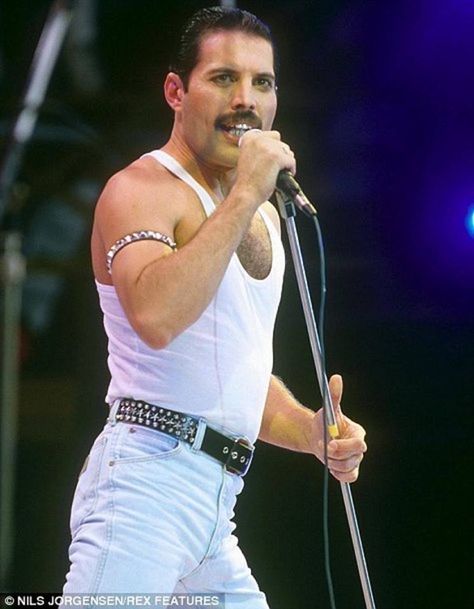 Freddie Mercury Freddie Mercury Live Aid, Queen Lead Singer, Live Aid 1985, Kurti With Palazzo, Queen Ii, Live Aid, New Kurti Designs, New Kurti, Freddy Mercury