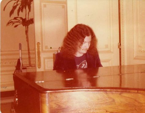 Billy Powell Lynyrd Skynyrd, Billy Powell, Lynyrd Skynyrd, Playing Piano, Country Stars, Jan 1, Feeling Blue, Hotel Lobby, Great Bands