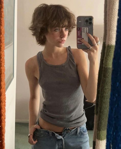 Hadley Nelson, Short Wolf Haircut, Throwback Photos, Wolf Haircut, Short Hair Tomboy, Short Grunge Hair, Hair Inspiration Short, Hair Stylies, Short Hair Haircuts