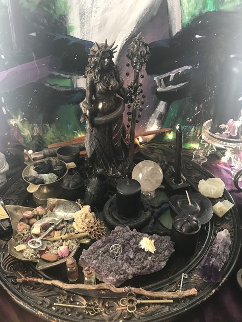 Deity Altar Setup, Altar For Hecate, Hecate Goddess Altar, Hecate Alter Ideas, Hekate Altar Ideas, Hecate Shrine, Nyx Altar, Hekate Alter, Hecate Alter