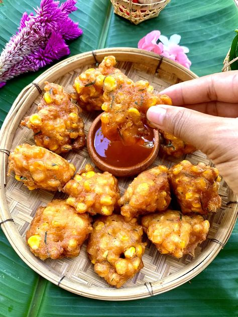 Thai Corn Fritters (Easy Tod Man Khao Pod Recipe) – Hungry in Thailand Thai Corn Fritters Recipe, Corn Fritters Easy, Thai Corn Fritters, Corn Fritters Recipe, Corn Fritter, Corn Fritter Recipes, Vegan Appetizer, Easy Corn, Fritters Recipe