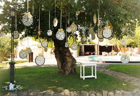 Whimsical Outdoor Party, Tim Burton Alice In Wonderland Party, Wedding Alice In Wonderland, Alice And Wonderland Decor, Alice In Wonderland Aesthetic Party, Alice And Wonderland Decorations, Alice In Wonderland Prom, Alice Decoration, Alice And Wonderland Theme