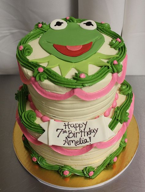 Kermit frog 2 tier Muppet Birthday Party, Famous Movie Characters, Muppet Party, Muppets Party, Movie Cakes, 2 Tier Cake, Cakes For Kids, Muppet Babies, Tier Cake