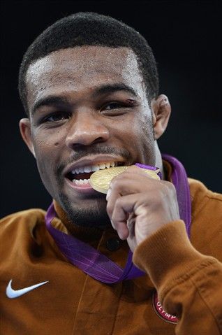 Burroughs #wrestling Jordan Burroughs, Usa Wrestling, Male Wrestlers, Olympic Wrestling, London 2012 Olympics, 2012 Olympics, Olympic Medals, Olympic Sports, Powerful Images