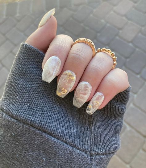 Nails With Gold Flakes, Marble Acrylic Nails, Gold Gel Nails, White Nails With Gold, Nails Marble, Nails With Gold, Gold Acrylic Nails, Clear Acrylic Nails, Gold Nail Designs