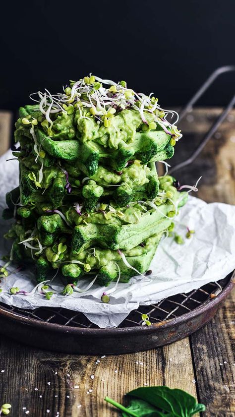 Spinach Waffles, Quick Nutritious Breakfast, Becoming Vegetarian, Amazing Food Photography, Candida Recipes, Vegan Spinach, Vegan Waffles, Appetizer Sandwiches, Vegetarian Life