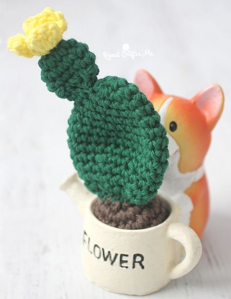 Crochet Prickly Pear Cactus Free Pattern, Crochet Cactus Free Pattern, Repeat Crafter Me, Crochet Cactus, Pear Cactus, Spring Refresh, Prickly Pear Cactus, Easy Patterns, Adorable Crochet