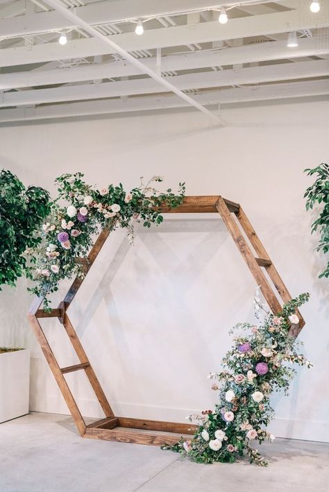 Hexagon Arch Floral Arrangement, Hexagon Wedding Arch Flowers Boho, Hexagon Flower Arch, Hexagon Arch Flowers, Hexagon Wedding Arch Flowers, Formal Backdrop, Purple Theme Wedding, Mauve Color Palette, Lavender Backdrop