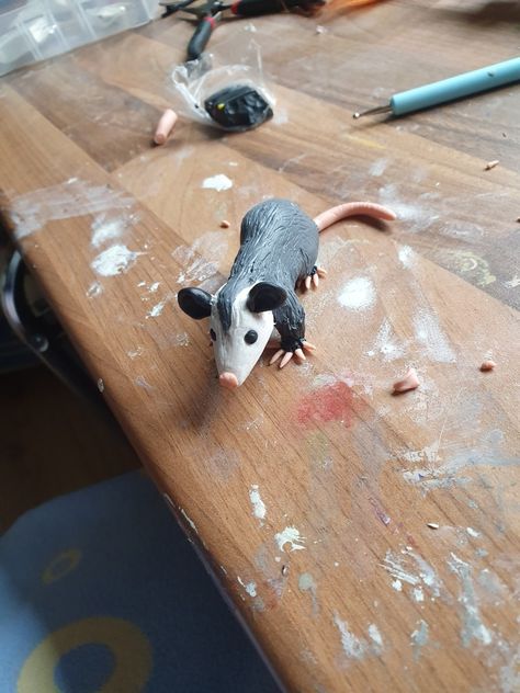 Polymer Clay Opossum, Possum Sculpture, Clay Possum, Clay Animals Easy, Air Dry Clay Sculpture, Easy Clay Sculptures, Pottery Jars, Clay Inspo, Halloween Clay