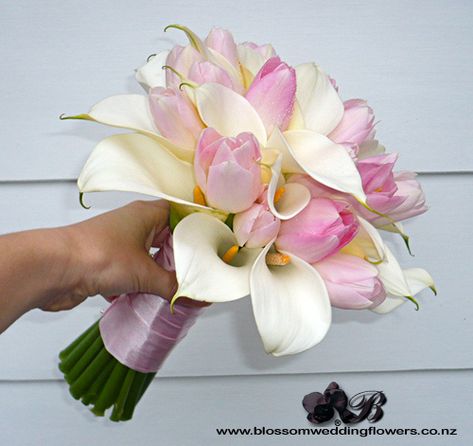 Calla Lillies Bouquet, Wedding Flowers Tulips, Calla Lily Wedding, Tulip Wedding, Calla Lily Bouquet, Yellow Wedding Flowers, Bridal Bouquet Flowers, Lily Bouquet, Market Garden