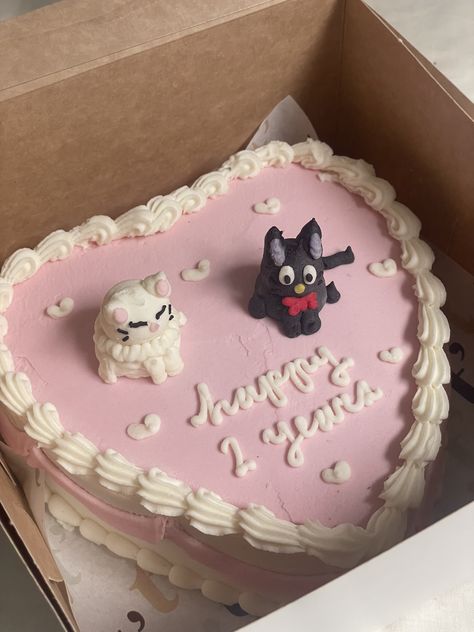 Cute Cakes For Birthday, Easy Cat Cake, Cat Cakes Birthday, Cat Themed Birthday Cake, Cake With Dog, Birthday Cake Cat, Kuromi Cake, Cat Birthday Cake, Cute Cake Ideas