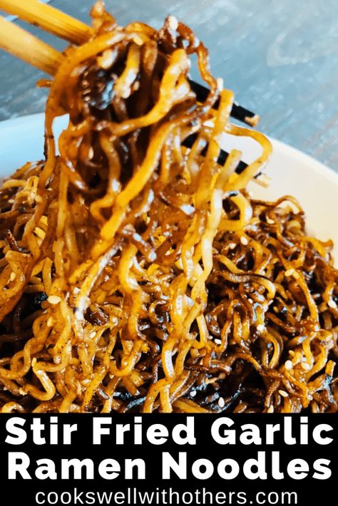 Garlic Ramen Noodles, Top Ramen Recipes, Garlic Ramen, Ramen Recipes Easy, Fried Garlic, Asian Noodle Recipes, Noodle Recipes Easy, Chinese Cooking Recipes, Easy Chinese Recipes