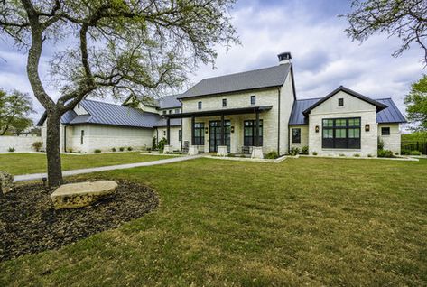 Lakehouse Floor Plans, Modern Transitional Farmhouse, Austin Stone, Italian Farmhouse, Hill Country Homes, Contemporary Farmhouse, Farmhouse Exterior, Rustic Farmhouse Style, House Flooring