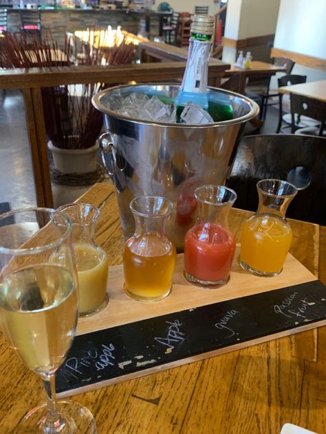 Mimosa flight - Champagne, juices (pineapple, apple, guava, passion fruit) Mimosa Flight, Nice Drinks, Pop Up Dinner, Future Ideas, Pineapple Juice, Passion Fruit, Mimosa, Pineapple, Alcoholic Drinks